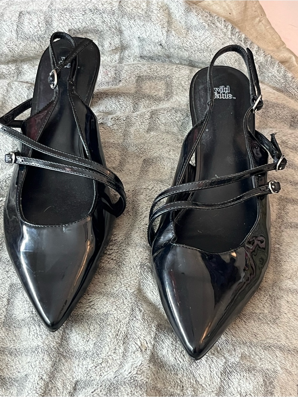 Wild Fable black patent slingback heels featuring a glossy pointed-toe Sz 11